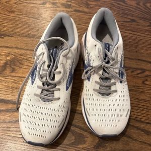 NEW BROOKS Men's running shoes size 11